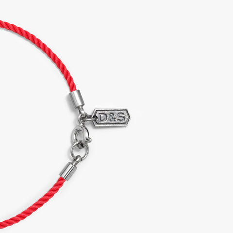 Pulseira de corda vermelha com nó