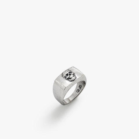 Anillo de calavera de plata de ley